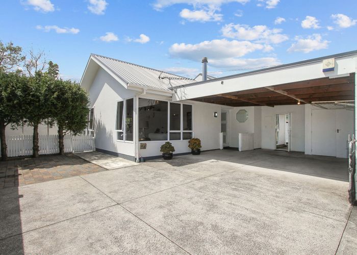  at 2/127 Swanson Road, Henderson, Auckland