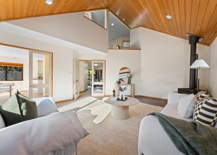  at 2/6 Eastern Beach Road, Eastern Beach, Manukau City, Auckland