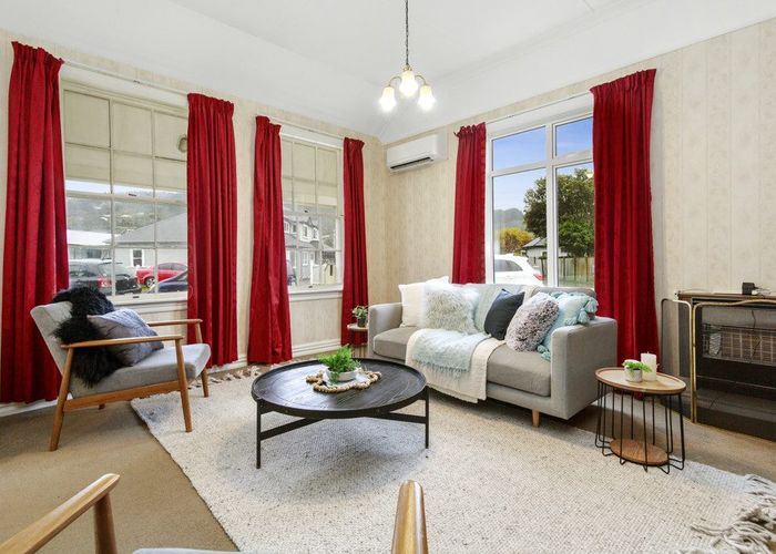  at 14 Oxford Street, Tawa, Wellington
