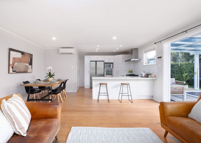  at 8A Grande Vue Road, Papatoetoe, Auckland