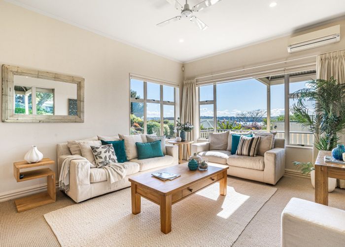  at 8 Fallsbrook Lane, Mangere Bridge, Auckland