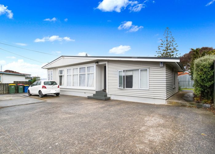  at 74 Forest Hill Road, Henderson, Auckland