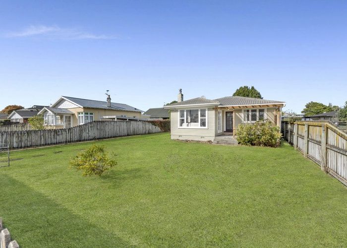  at 2/85 Manuroa Road, Takanini, Auckland