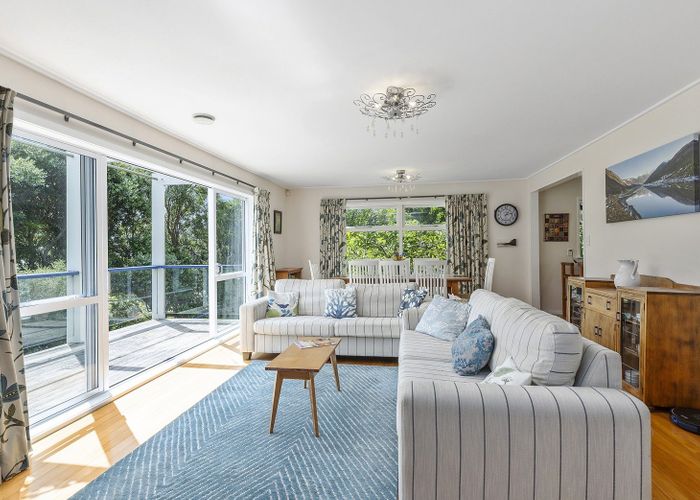  at 5 Kellsmere Crescent, Island Bay, Wellington