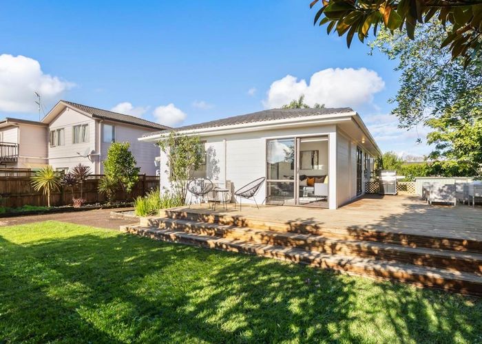  at 7 Darren Crescent, Half Moon Bay, Auckland