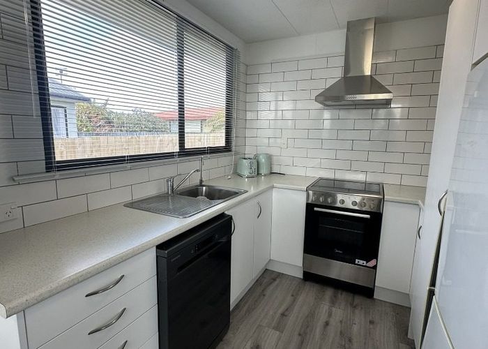  at 2/8 Marinich Drive, Ranui, Auckland