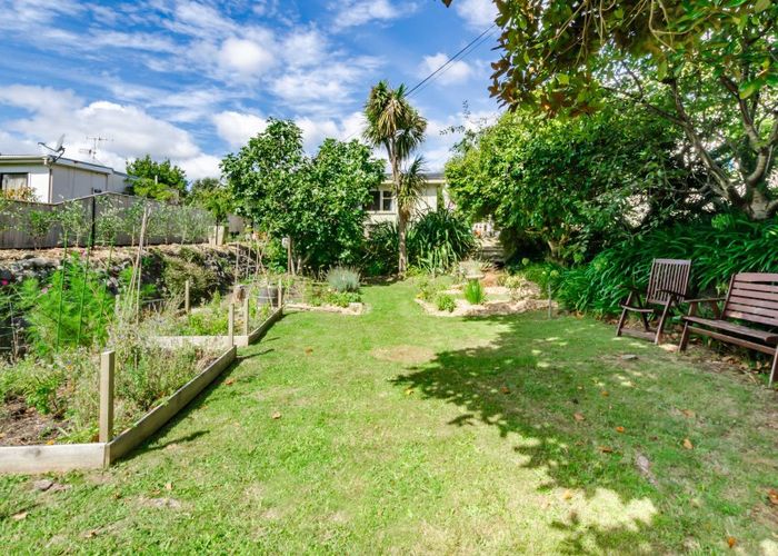  at 27 Dale Road, Raumati South, Paraparaumu