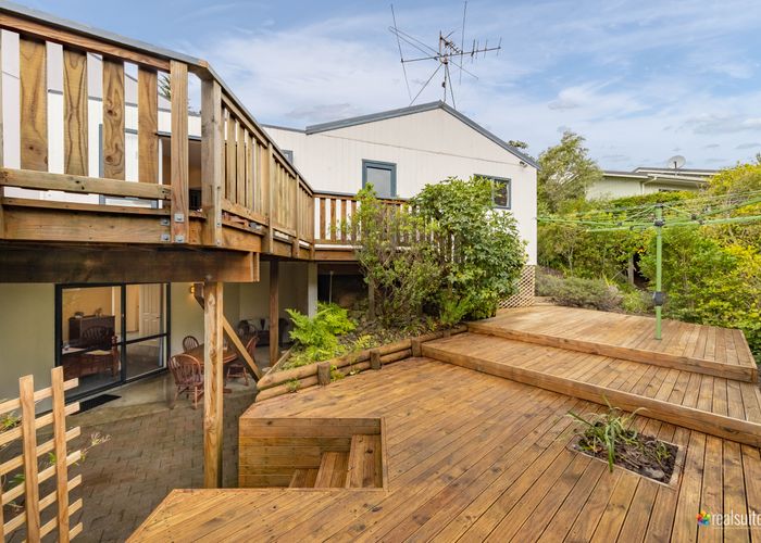  at 15B Mahoe Street, Tawa, Wellington