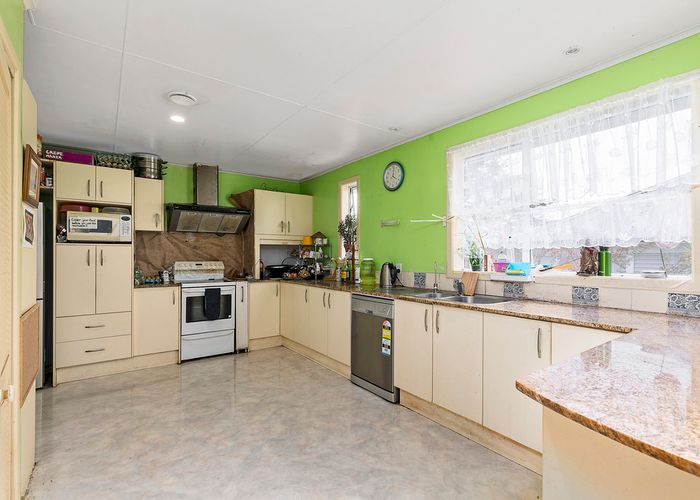  at 15 Lorraine Avenue, Mount Albert, Auckland