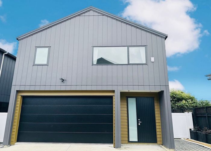  at 8D Ringwood Street, Torbay, Auckland