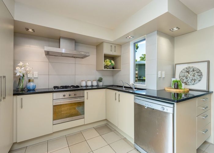  at 21A Lyons Ave, Murrays Bay, North Shore City, Auckland