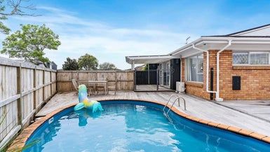  at 1/33 Bramley Drive, Farm Cove, Auckland