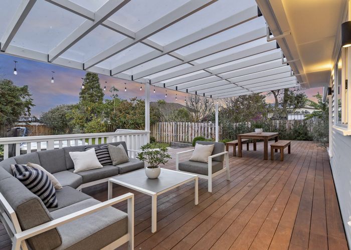  at 2 Hamilton Place, Glenfield, North Shore City, Auckland
