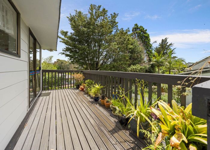  at 2/4 Tusac Place, Tōtara Vale, Auckland