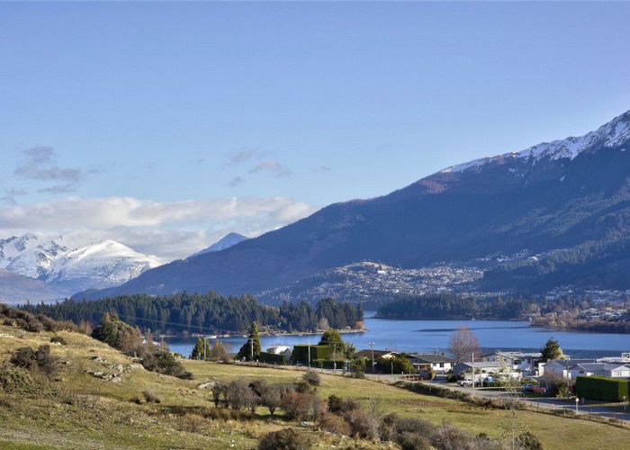  at 9 Red Deer Rise, Kelvin Heights, Queenstown