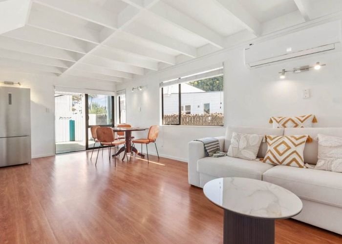  at 2/2 Blockhouse Bay Road, Avondale, Auckland