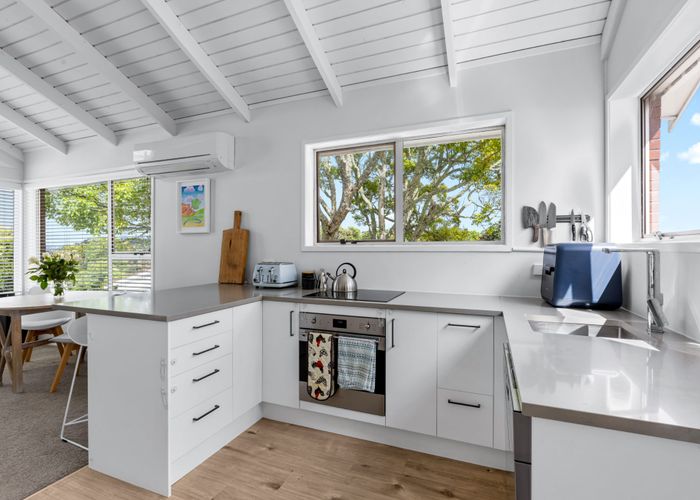  at 2/14B Camrose Place, Glenfield, Auckland