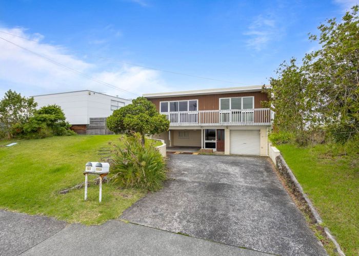  at 102 Knights Road, Rothesay Bay, Auckland