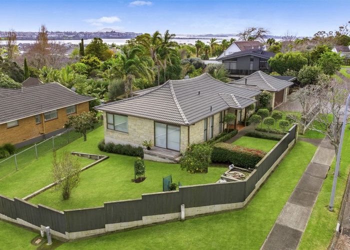  at 2 Hill Rise, Sunnyhills, Auckland