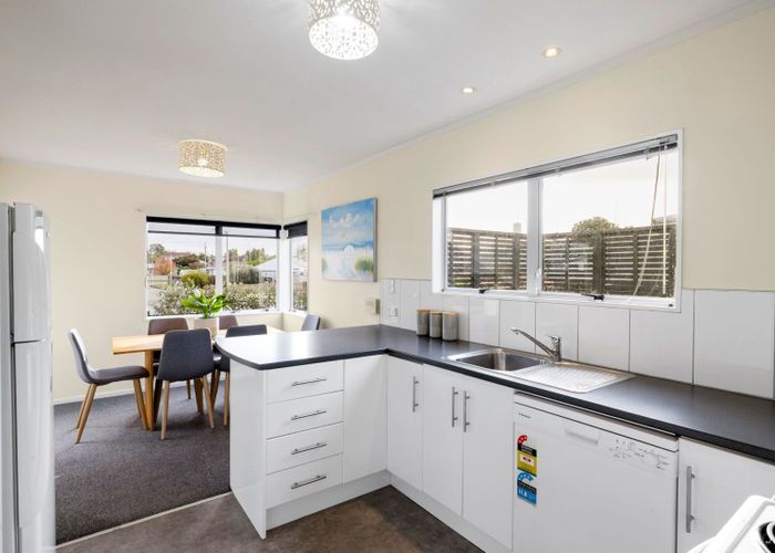  at 12 Beadle Place, St Andrews, Hamilton