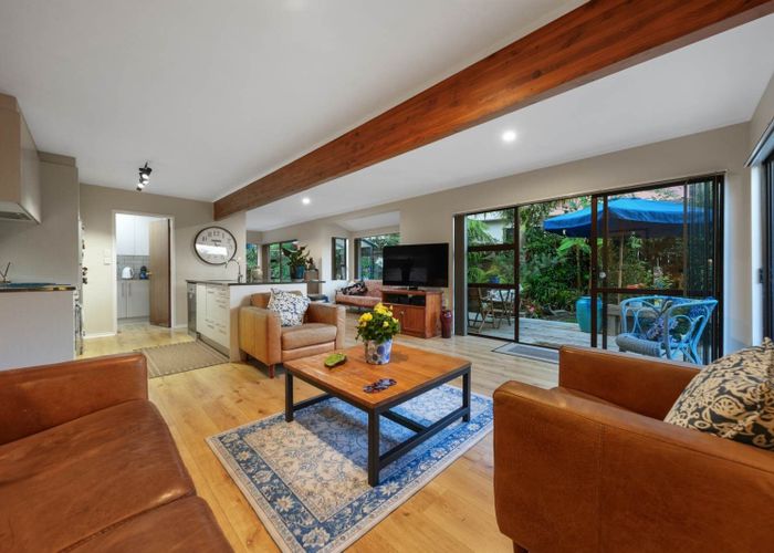  at 4 Milwaukee Place, Glendene, Waitakere City, Auckland