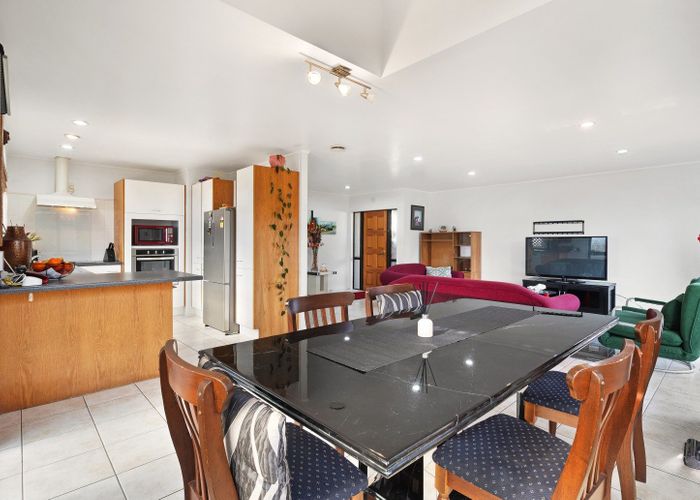  at 2/55 Aviemore Drive, Highland Park, Manukau City, Auckland