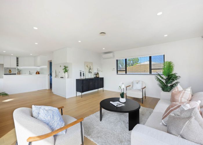  at 2/30 Eastern Beach Road, Eastern Beach, Auckland