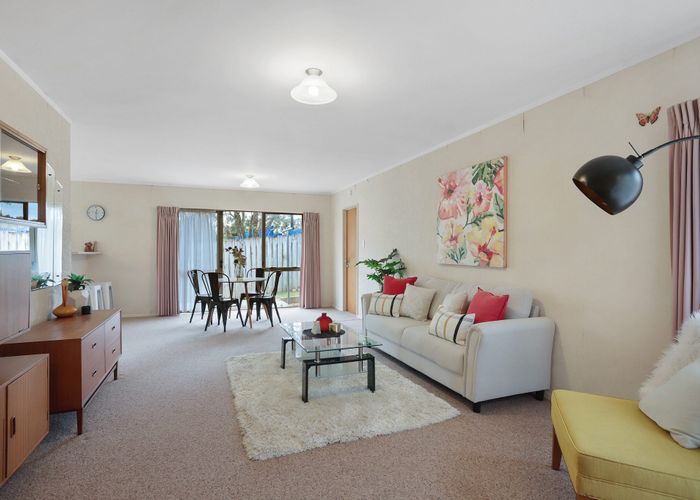  at 10 Evergreen Rise, New Lynn, Waitakere City, Auckland