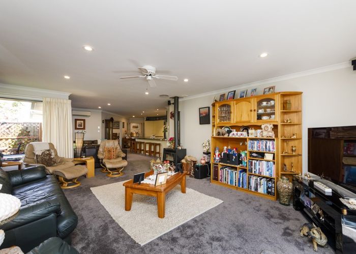  at 64 Royal Oak Drive, Kelvin Grove, Palmerston North
