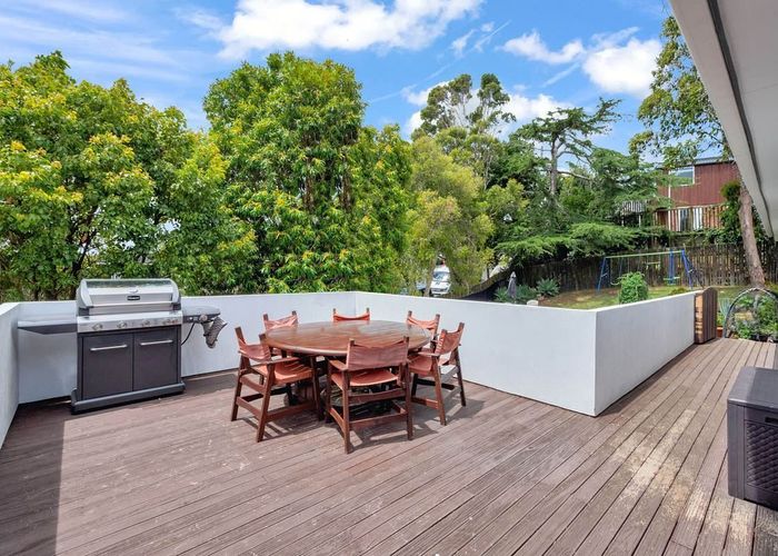  at 2 Hollyhock Place, Browns Bay, North Shore City, Auckland