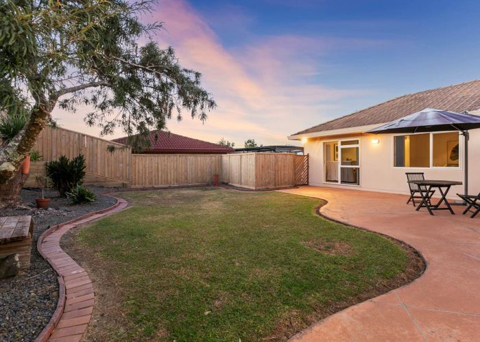 at 14 Summerland Drive, Henderson, Auckland
