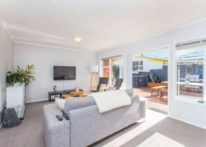  at 2/24 Grassways Avenue, Pakuranga, Manukau City, Auckland