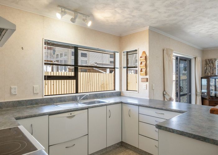  at 52A Queen Street West, Levin