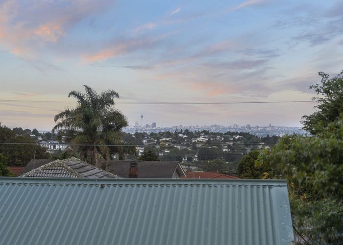  at 32 Triangle Road, Massey, Auckland