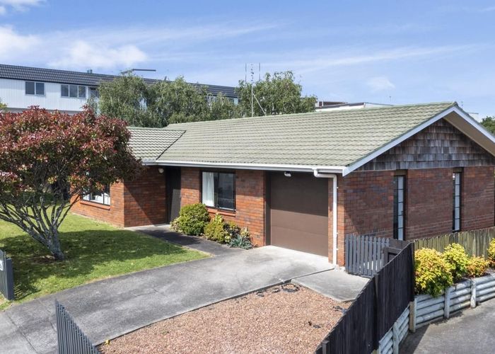  at 1/50 Wellington Street, Howick, Auckland