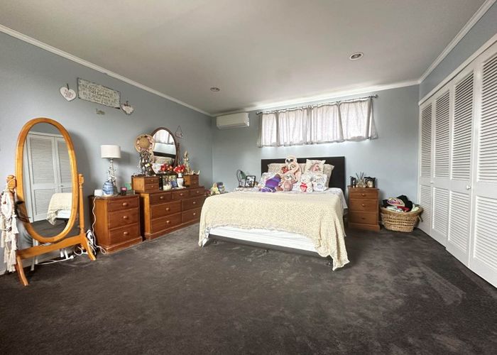  at 3 Hillary Heights Avenue, Glendene, Waitakere City, Auckland