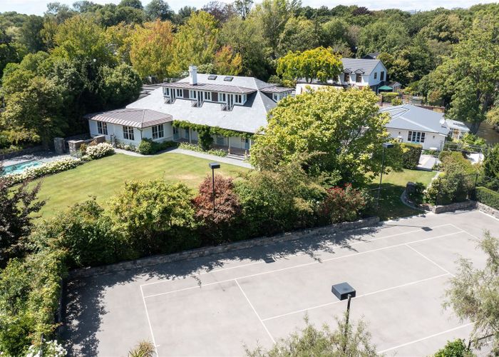  at 8 Wood Lane, Fendalton, Christchurch
