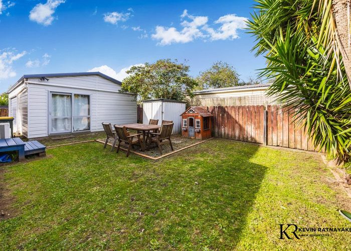  at 2/100 Beach Road, Pahurehure, Papakura, Auckland