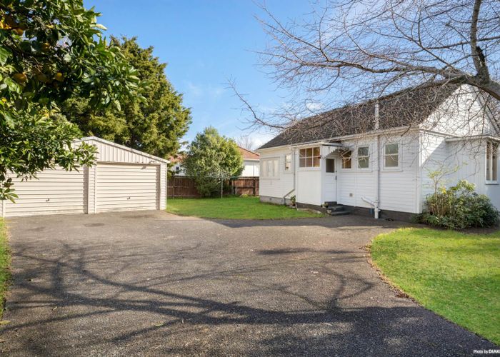  at 1 Barrymore Road, Mount Albert, Auckland