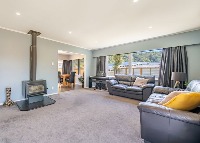  at 8 Parkway, Wainuiomata, Lower Hutt