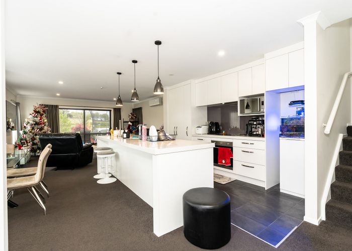  at 15 Rebekah Crescent, Flagstaff, Hamilton