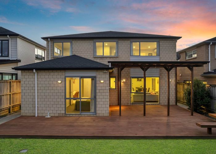  at 10  Fong Road, Flat Bush, Manukau City, Auckland