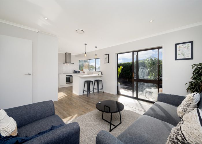  at 6 Pitlochry Place, Highland Park, Auckland