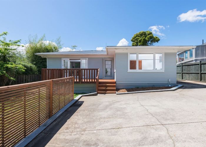  at 2/9 Nile Road, Milford, Auckland
