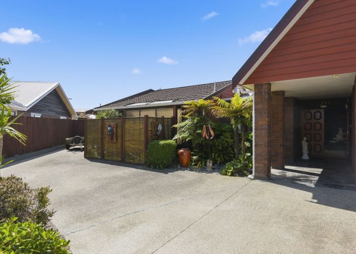  at 11 Oakwood Grove, Paraparaumu Beach, Kapiti Coast, Wellington
