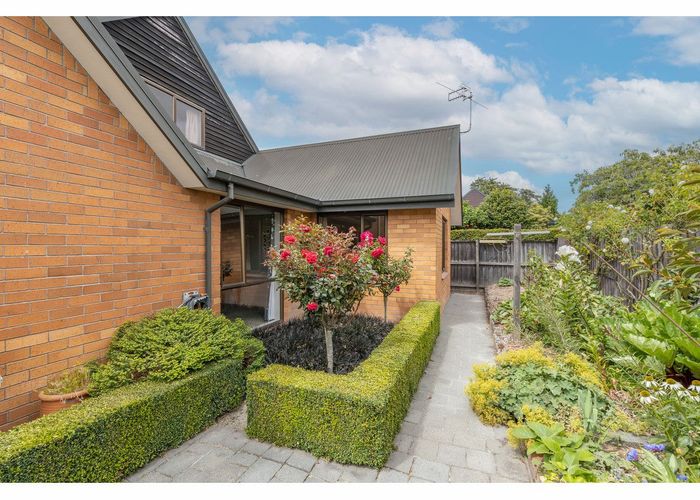  at 2/35 Glenburn Place, Avonhead, Christchurch