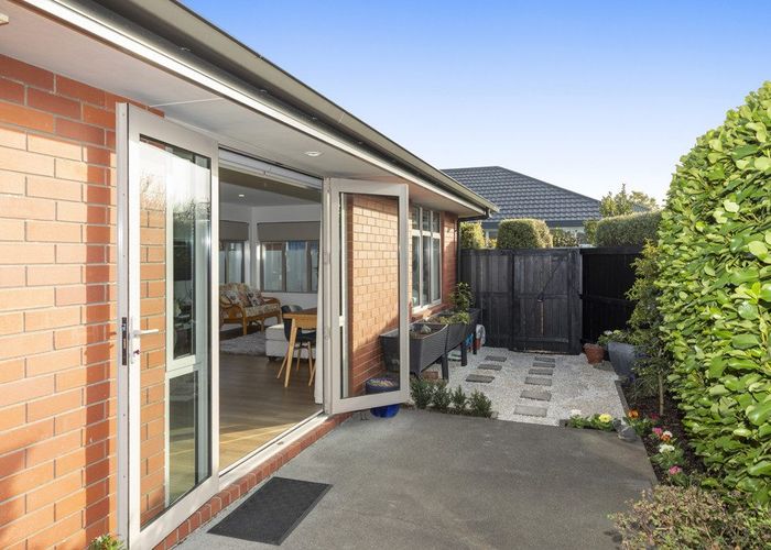  at 2/36 Tuckers Road, Redwood, Christchurch City, Canterbury