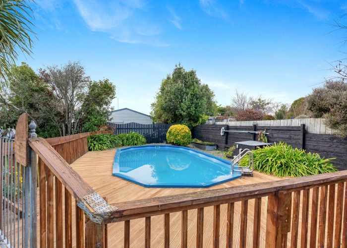  at 19 Hillcrest Drive, Kelvin Grove, Palmerston North