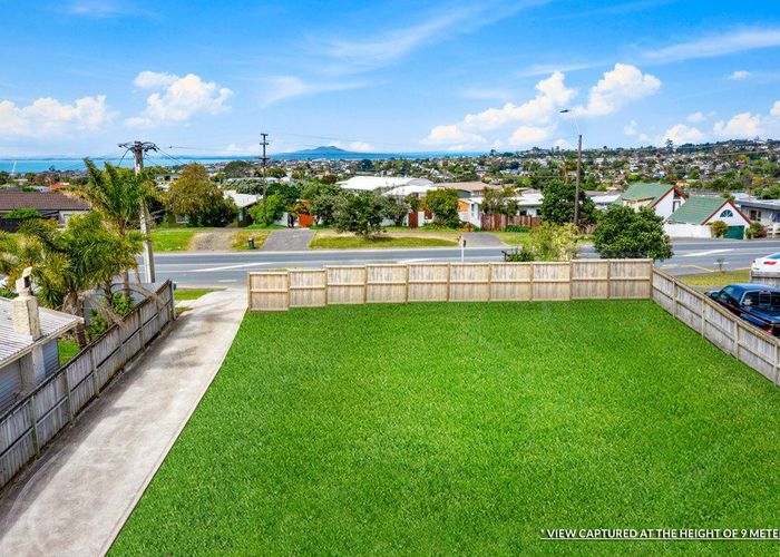  at 886A East Coast Road, Northcross, North Shore City, Auckland