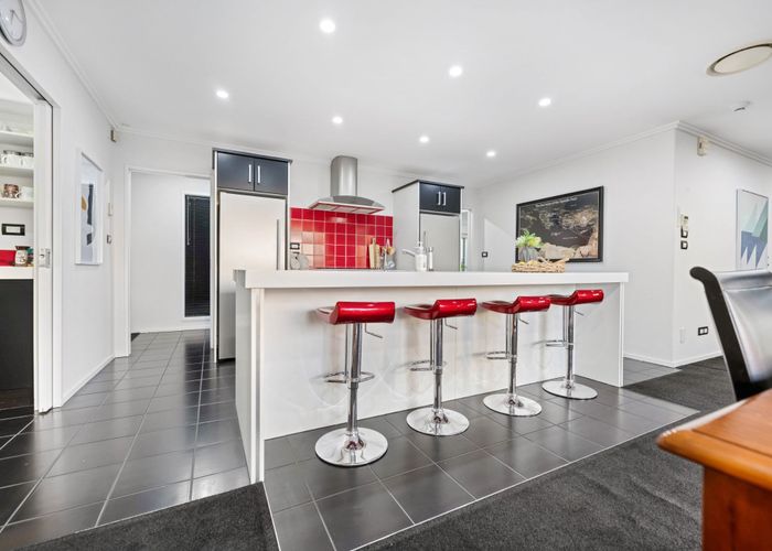  at 61 Somerton Drive, Huntington, Hamilton